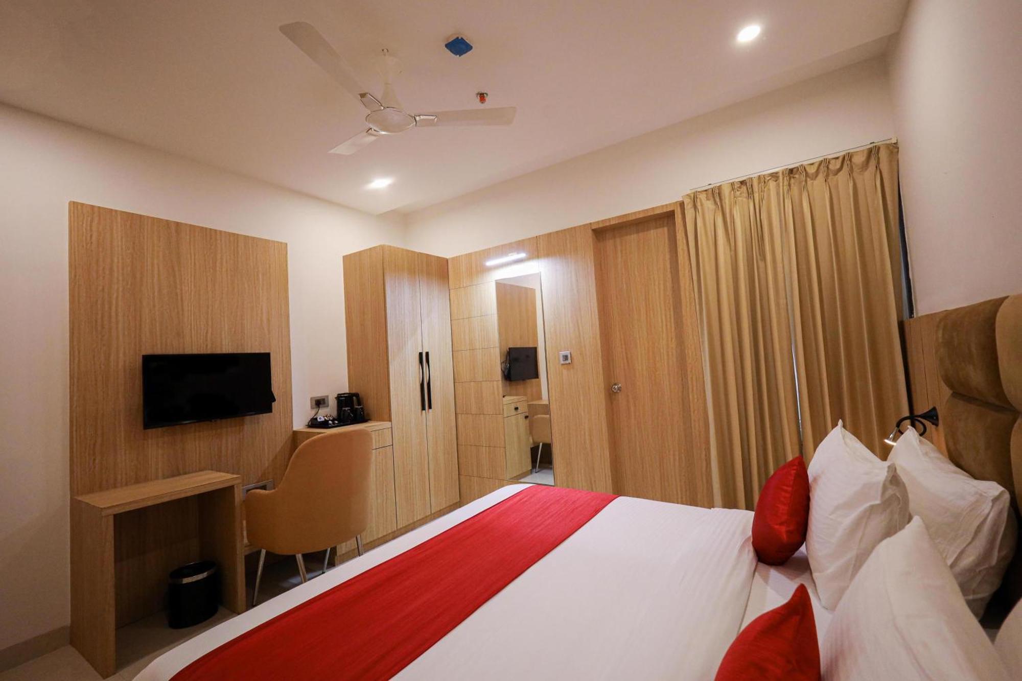 Hotel The Royal Legacy Lakhnaú Exteriér fotografie
