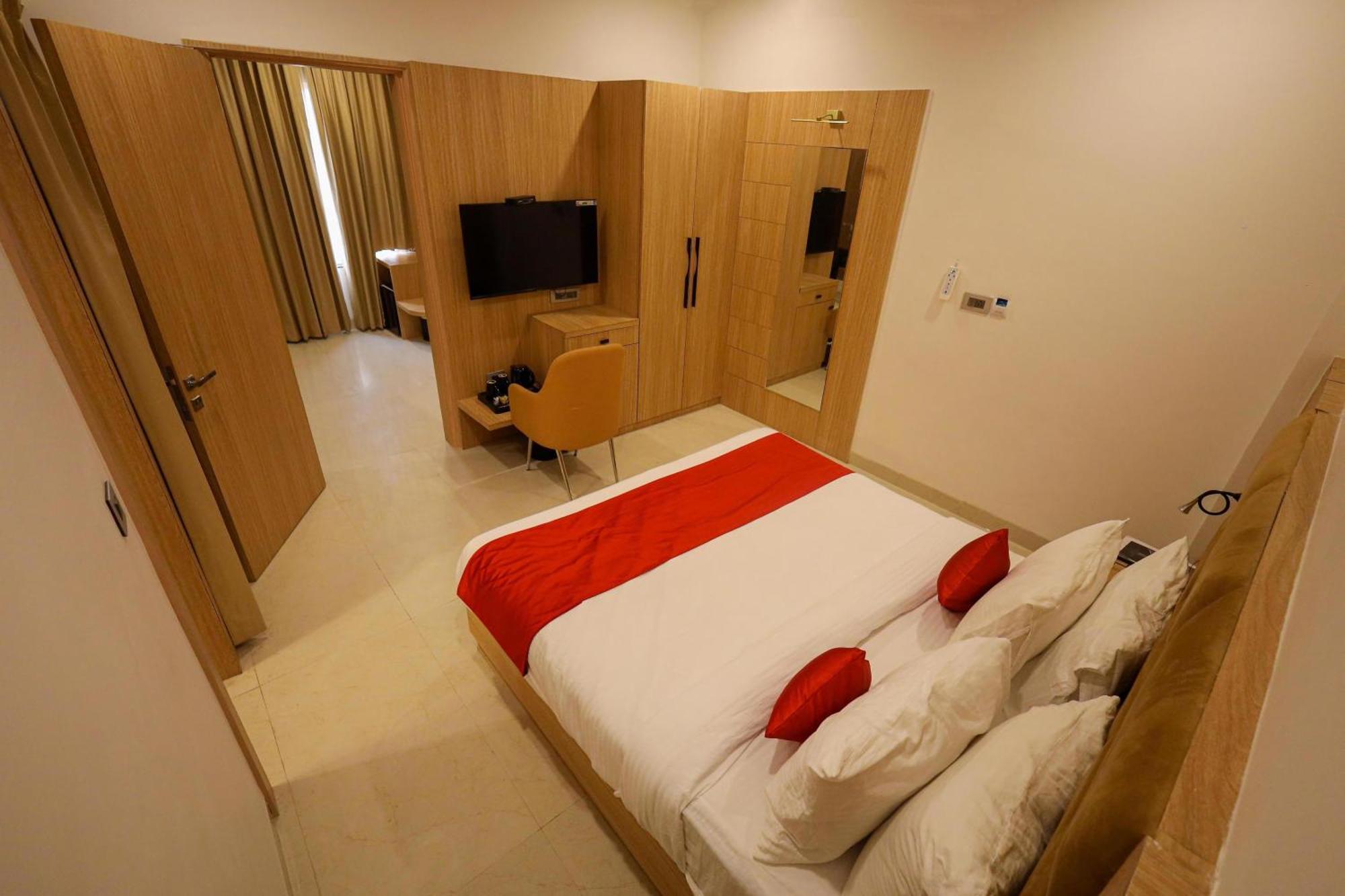 Hotel The Royal Legacy Lakhnaú Exteriér fotografie