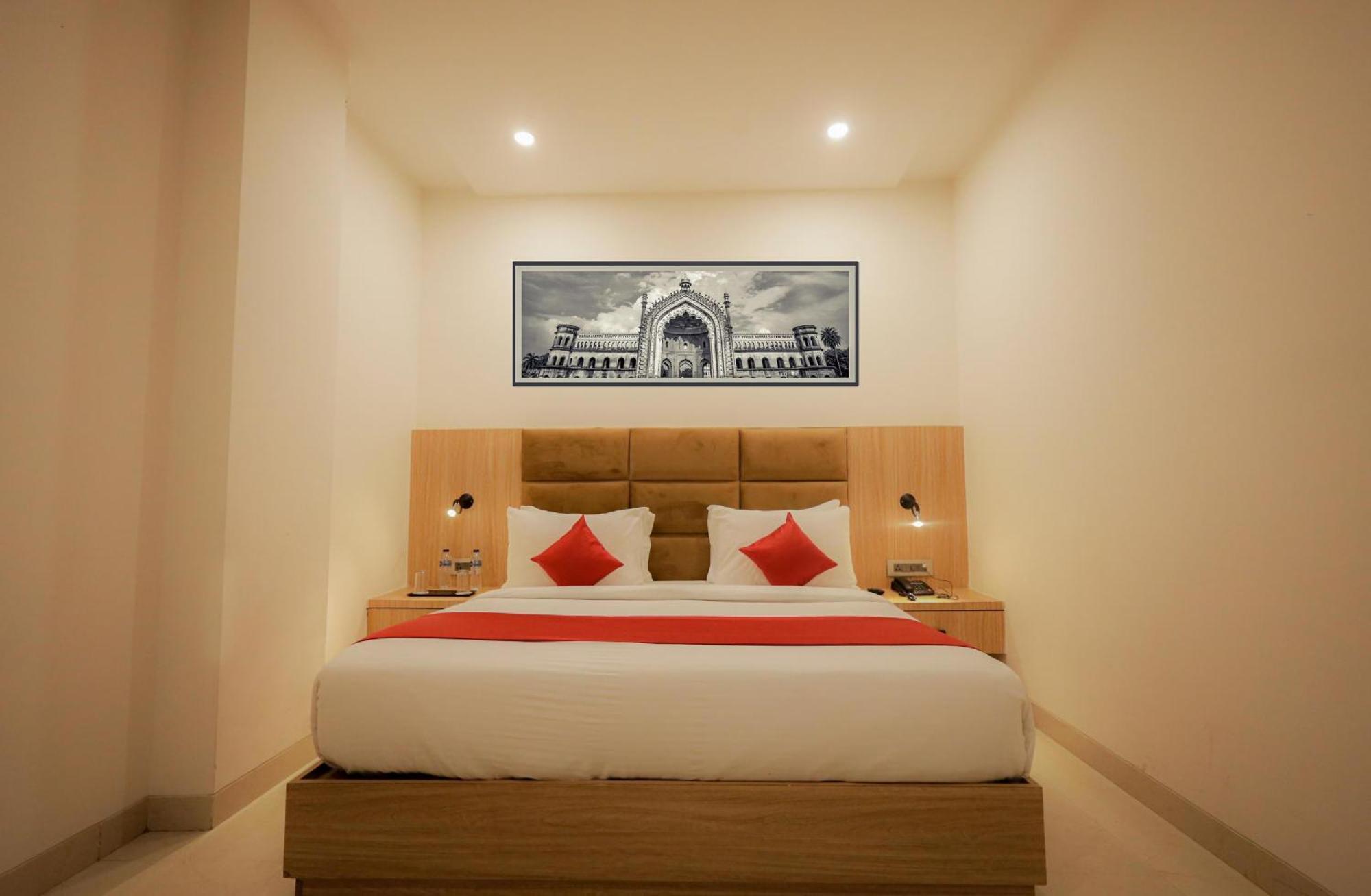 Hotel The Royal Legacy Lakhnaú Exteriér fotografie
