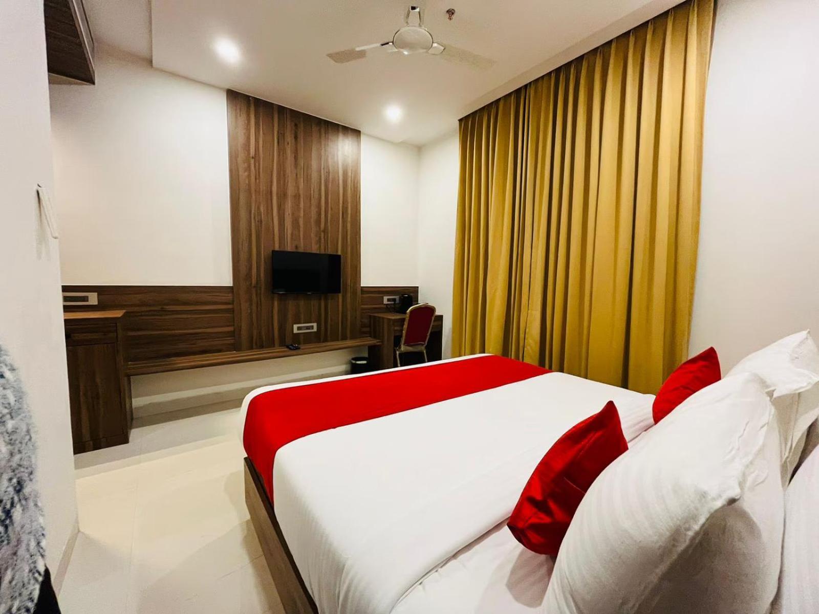 Hotel The Royal Legacy Lakhnaú Exteriér fotografie