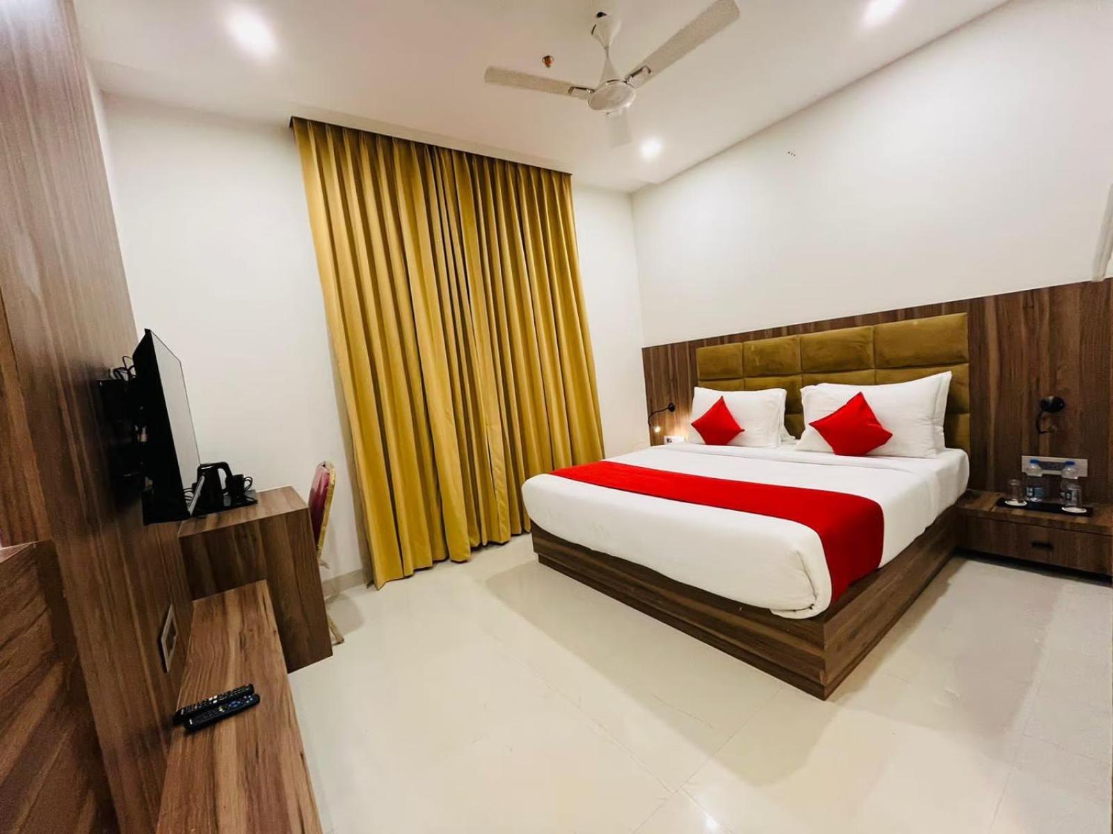 Hotel The Royal Legacy Lakhnaú Exteriér fotografie