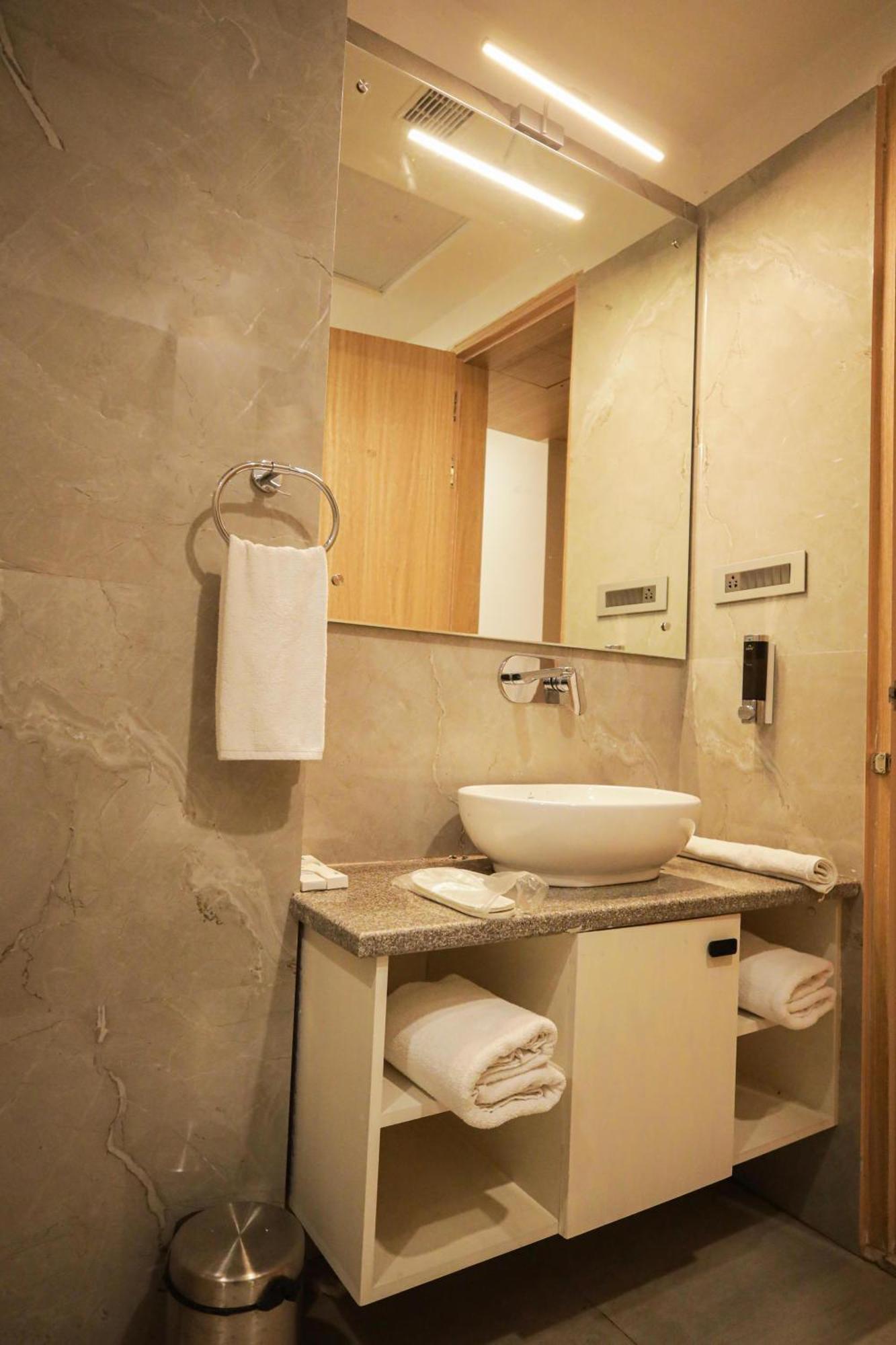 Hotel The Royal Legacy Lakhnaú Exteriér fotografie