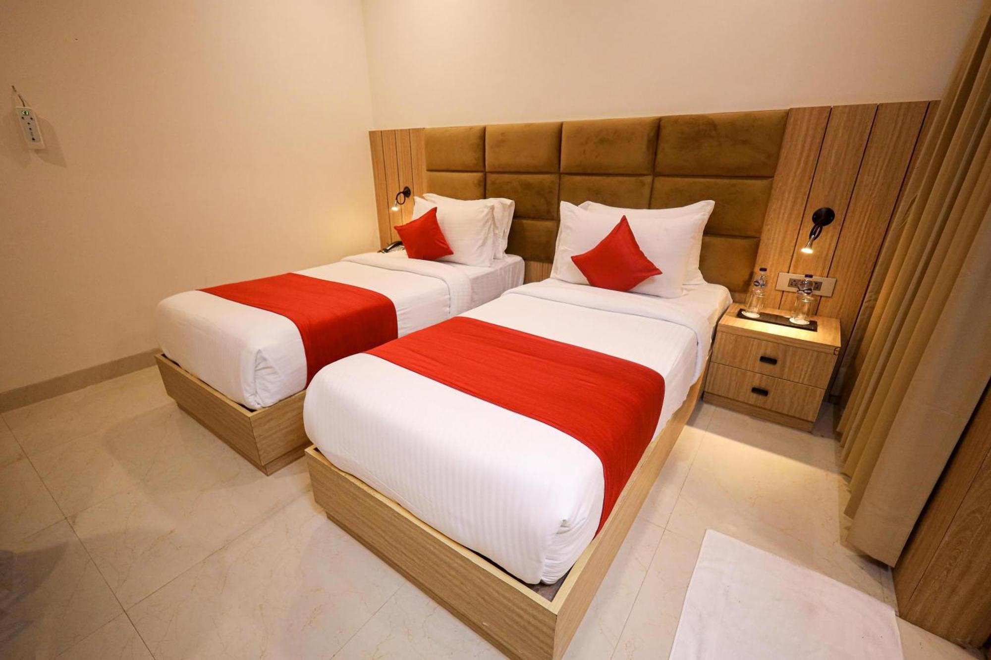 Hotel The Royal Legacy Lakhnaú Exteriér fotografie